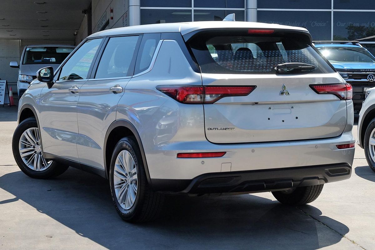 2024 Mitsubishi Outlander ES ZM