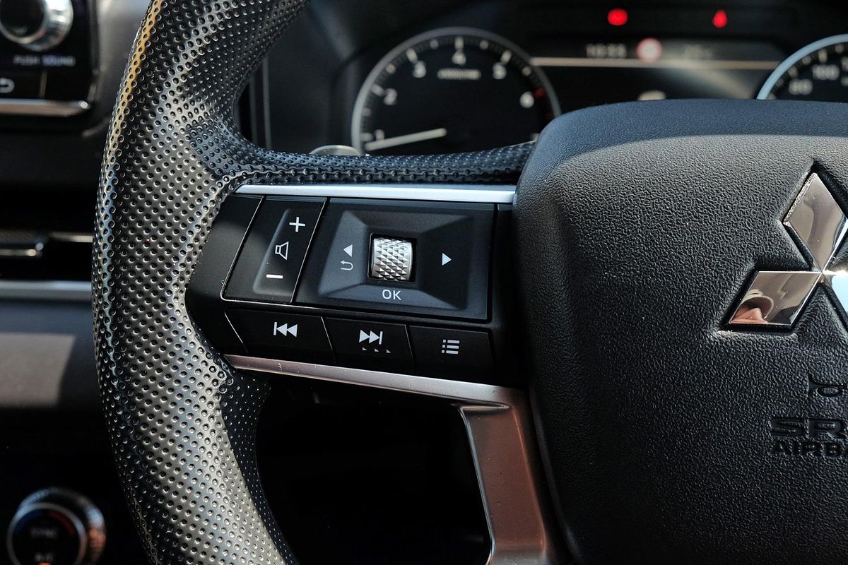 2024 Mitsubishi Outlander ES ZM