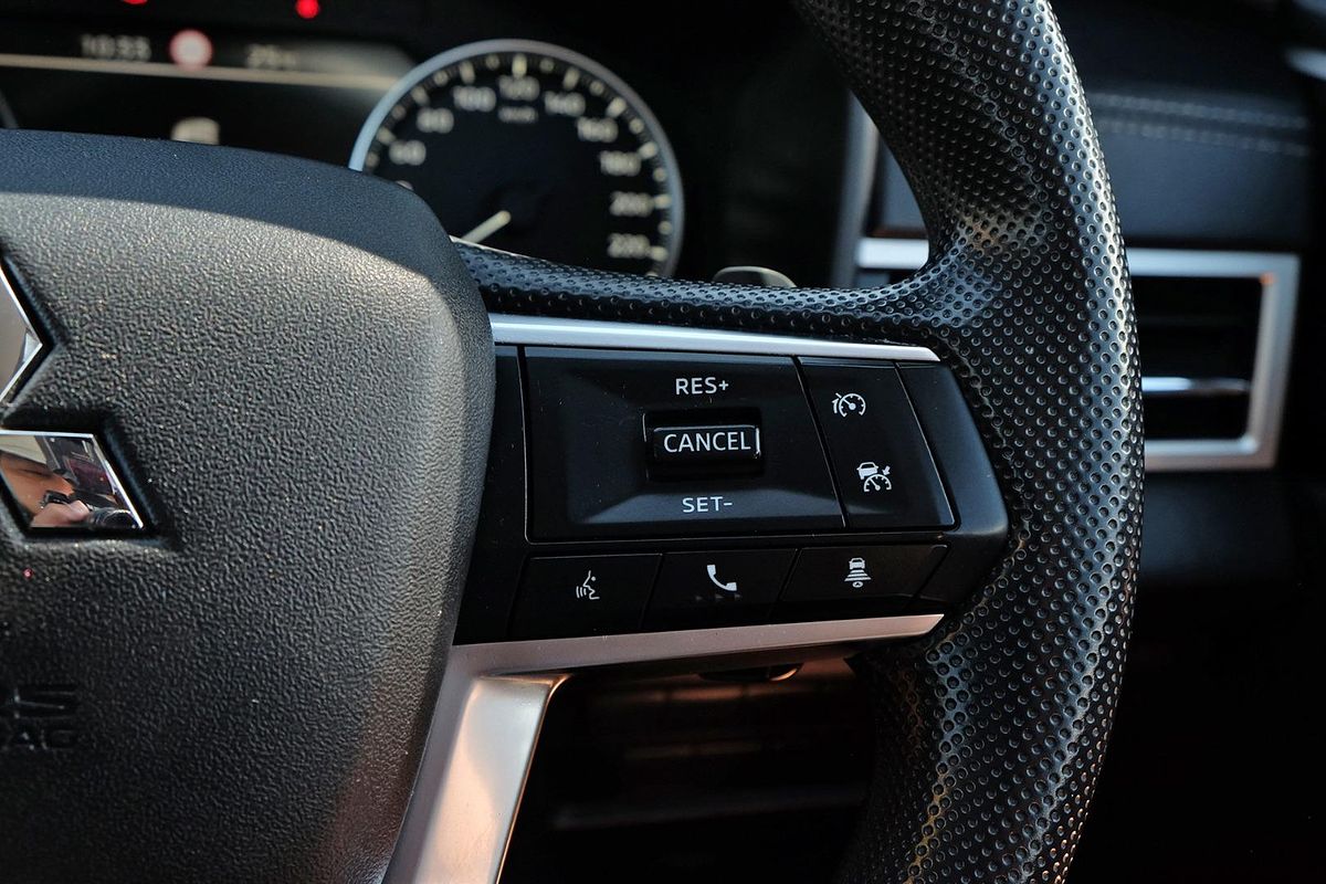 2024 Mitsubishi Outlander ES ZM