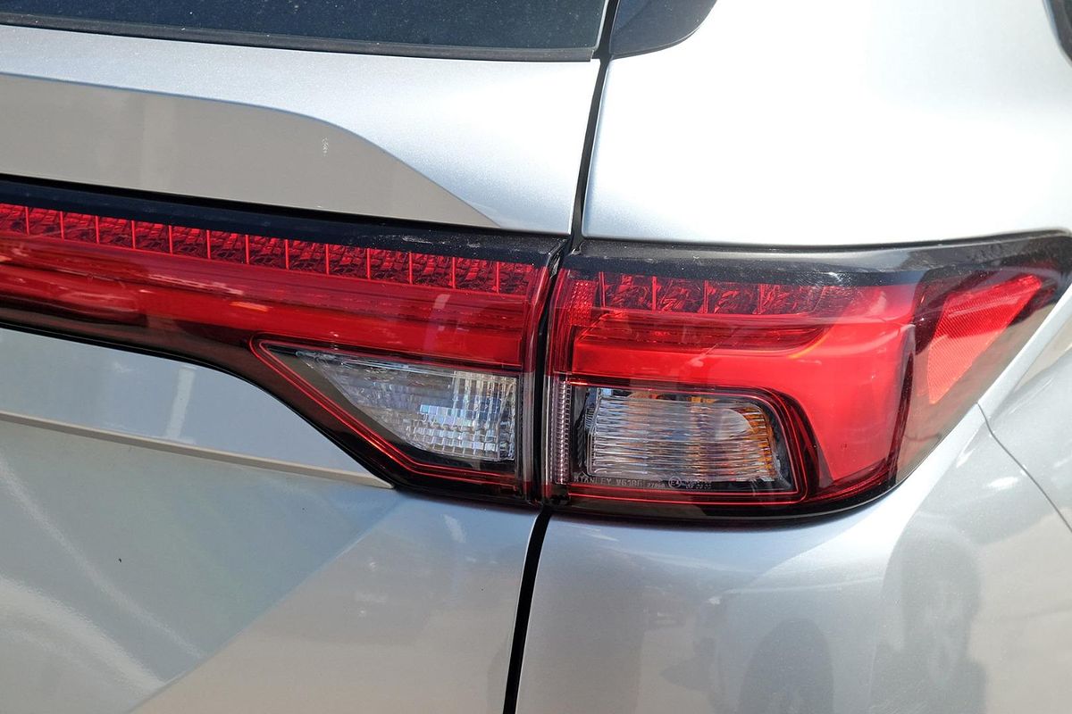 2024 Mitsubishi Outlander ES ZM