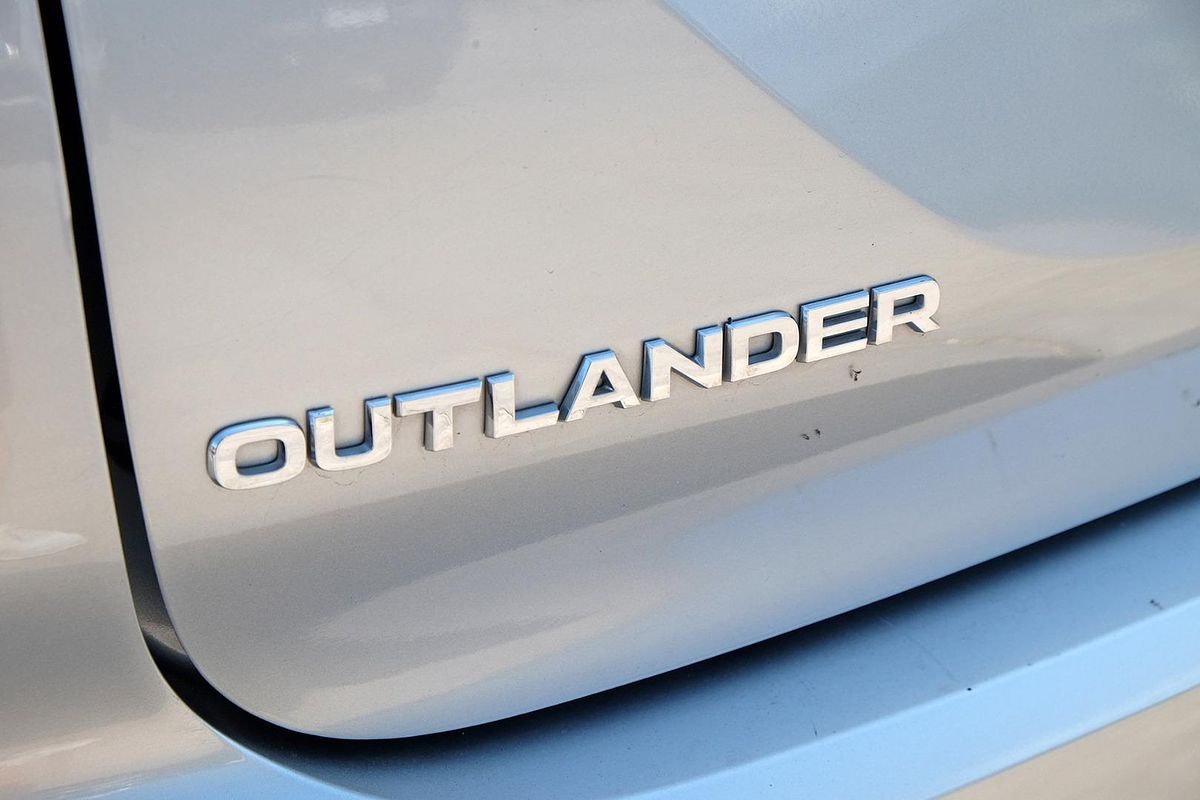 2024 Mitsubishi Outlander ES ZM