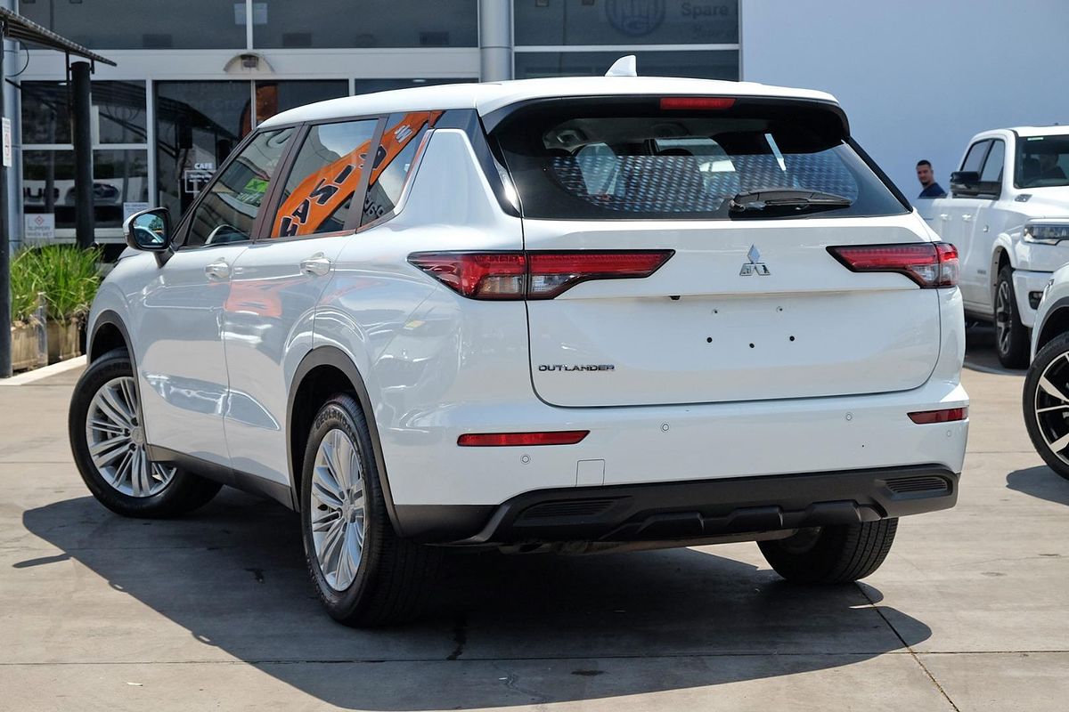 2024 Mitsubishi Outlander ES ZM