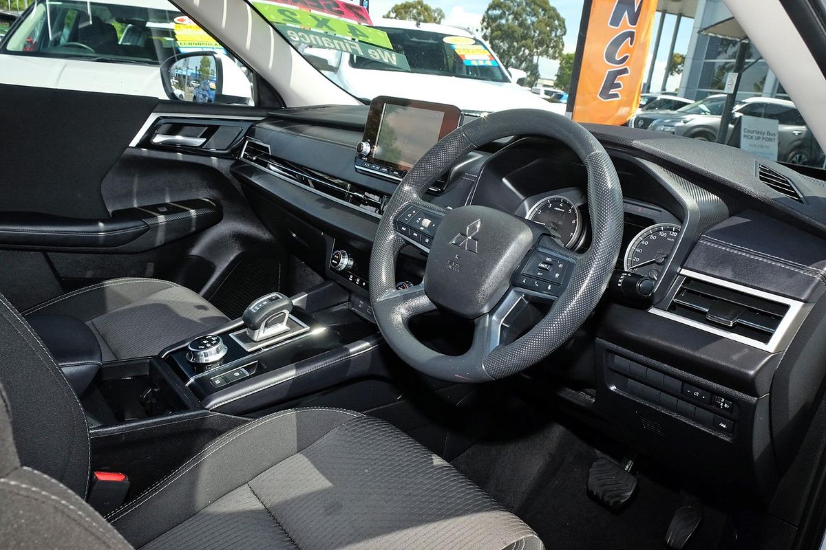 2024 Mitsubishi Outlander ES ZM