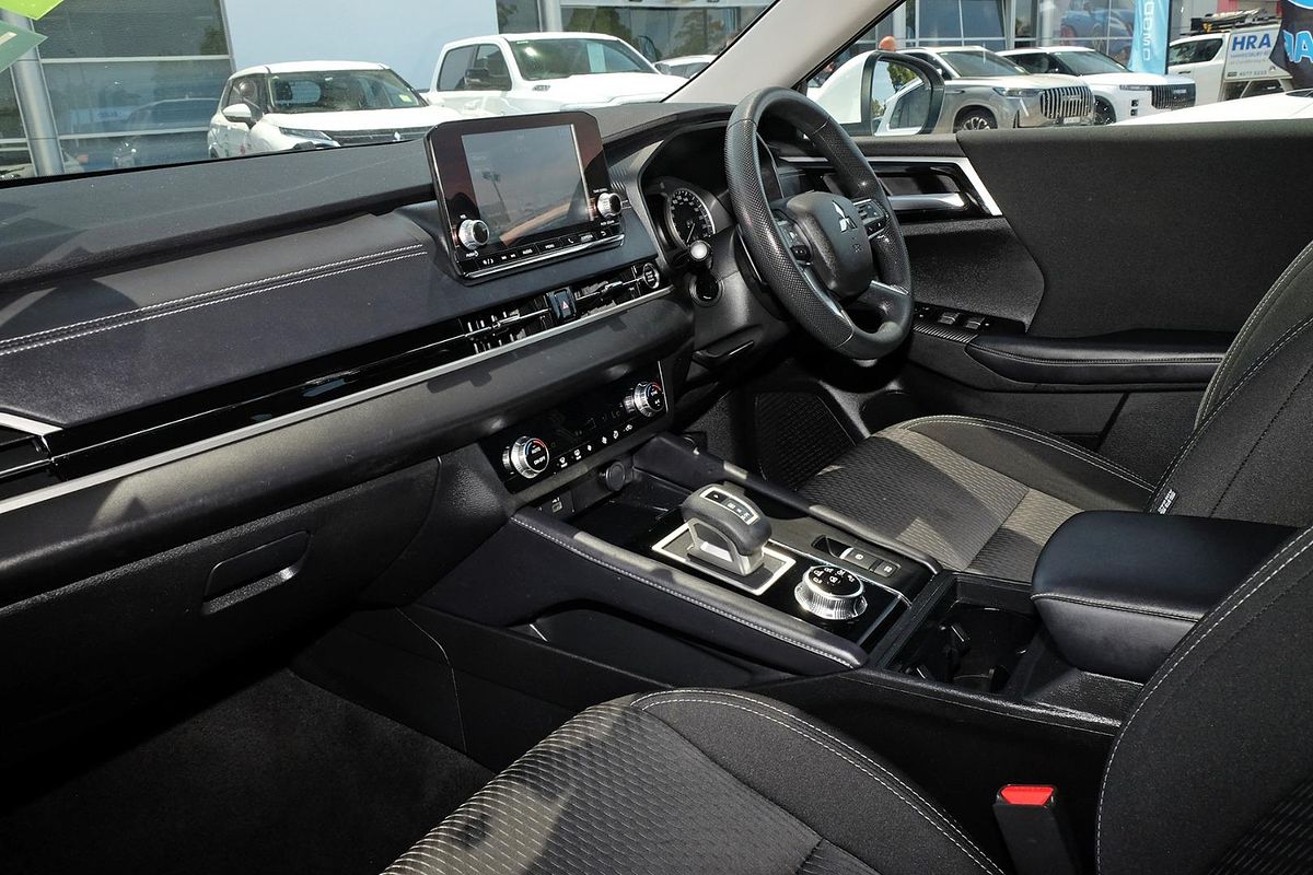 2024 Mitsubishi Outlander ES ZM