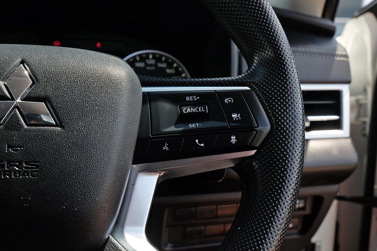 2024 Mitsubishi Outlander ES ZM