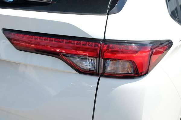 2024 Mitsubishi Outlander ES ZM