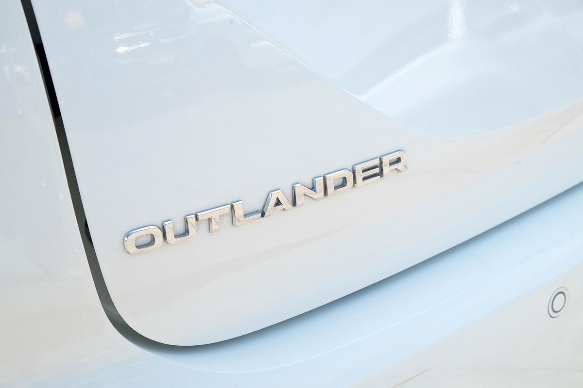 2024 Mitsubishi Outlander ES ZM