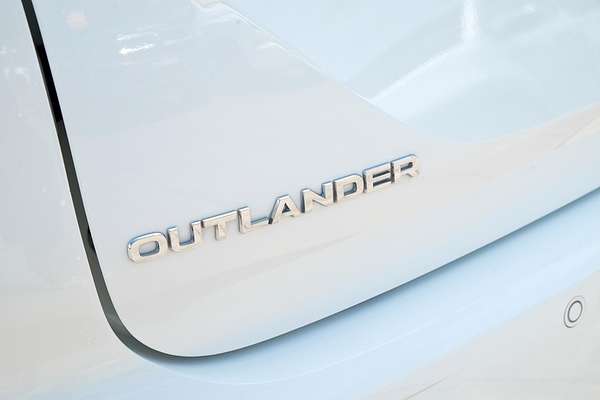 2024 Mitsubishi Outlander ES ZM