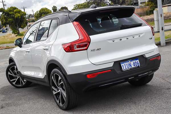 2022 Volvo XC40 T5 R-Design