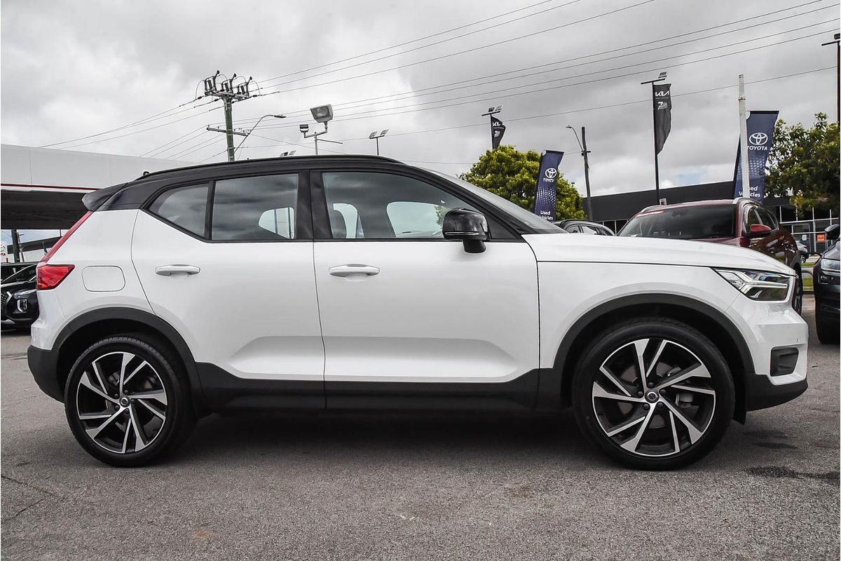 2022 Volvo XC40 T5 R-Design