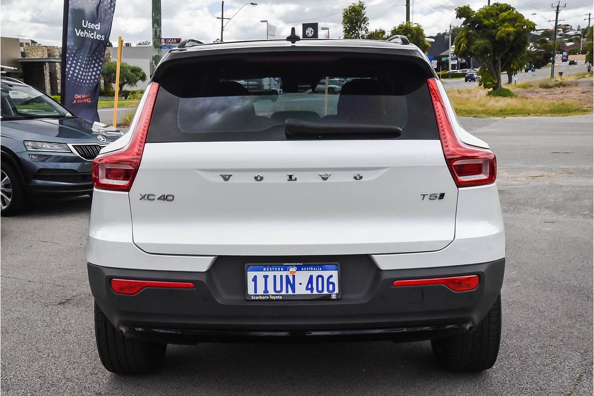 2022 Volvo XC40 T5 R-Design