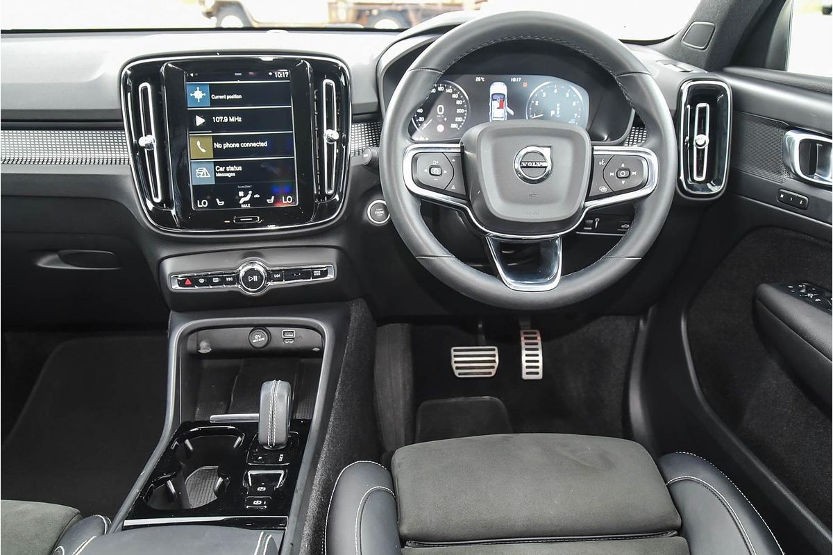 2022 Volvo XC40 T5 R-Design