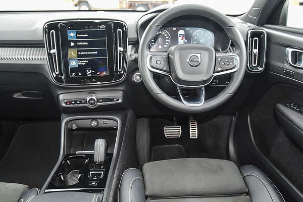 2022 Volvo XC40 T5 R-Design