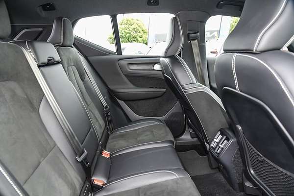 2022 Volvo XC40 T5 R-Design