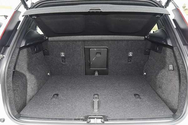 2022 Volvo XC40 T5 R-Design