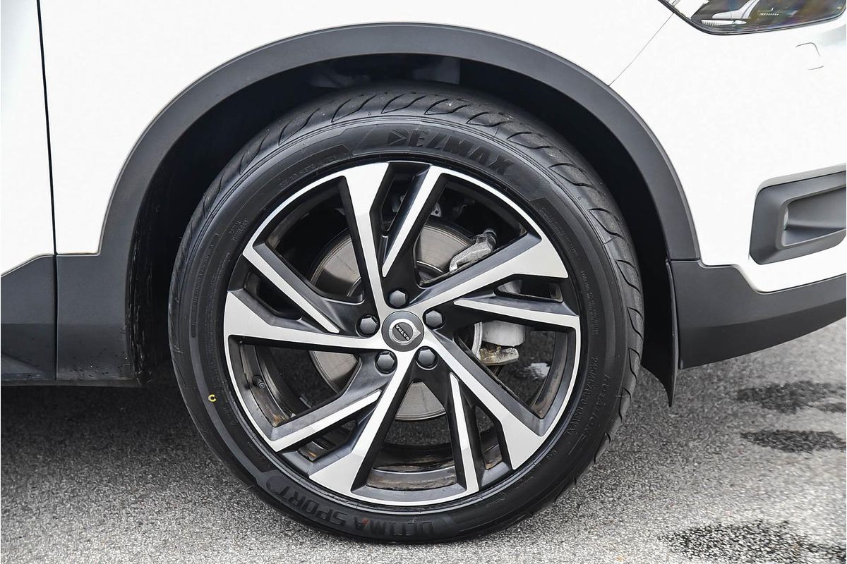 2022 Volvo XC40 T5 R-Design