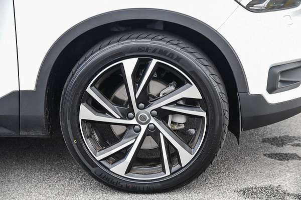 2022 Volvo XC40 T5 R-Design