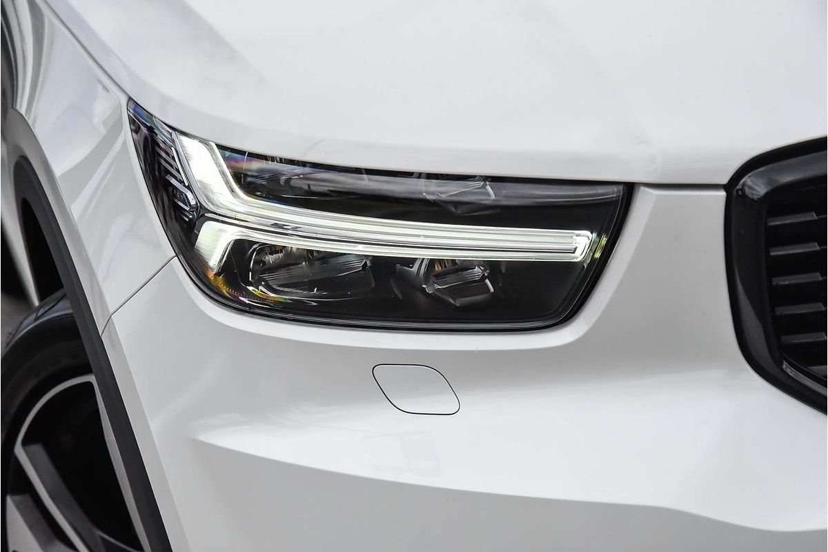 2022 Volvo XC40 T5 R-Design