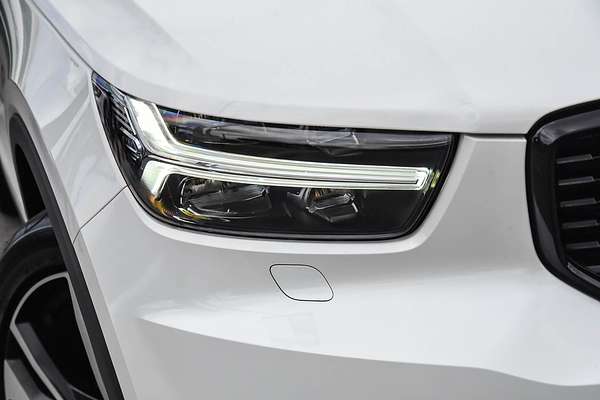 2022 Volvo XC40 T5 R-Design