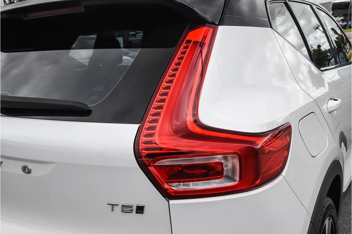 2022 Volvo XC40 T5 R-Design