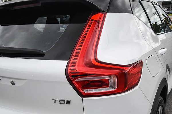 2022 Volvo XC40 T5 R-Design