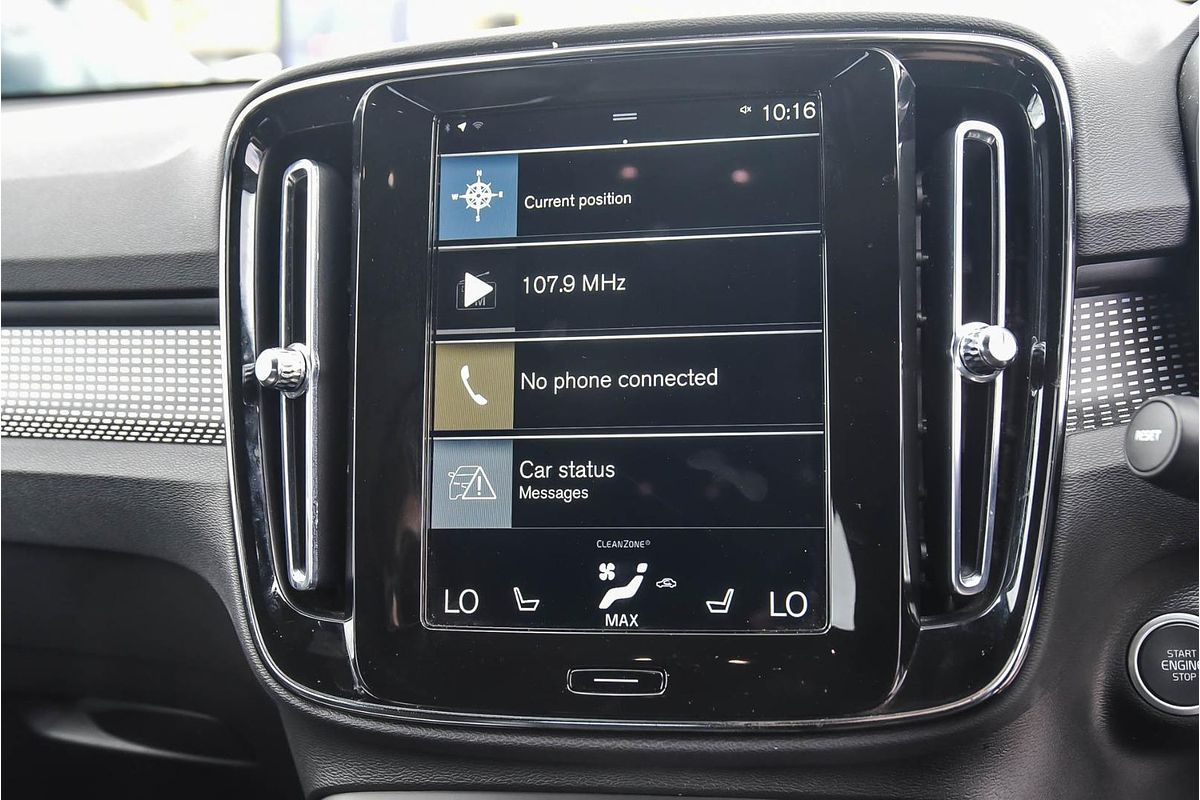 2022 Volvo XC40 T5 R-Design