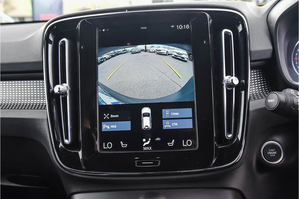 2022 Volvo XC40 T5 R-Design