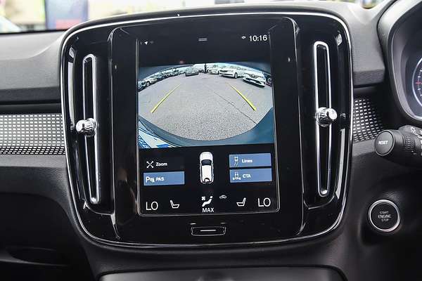 2022 Volvo XC40 T5 R-Design