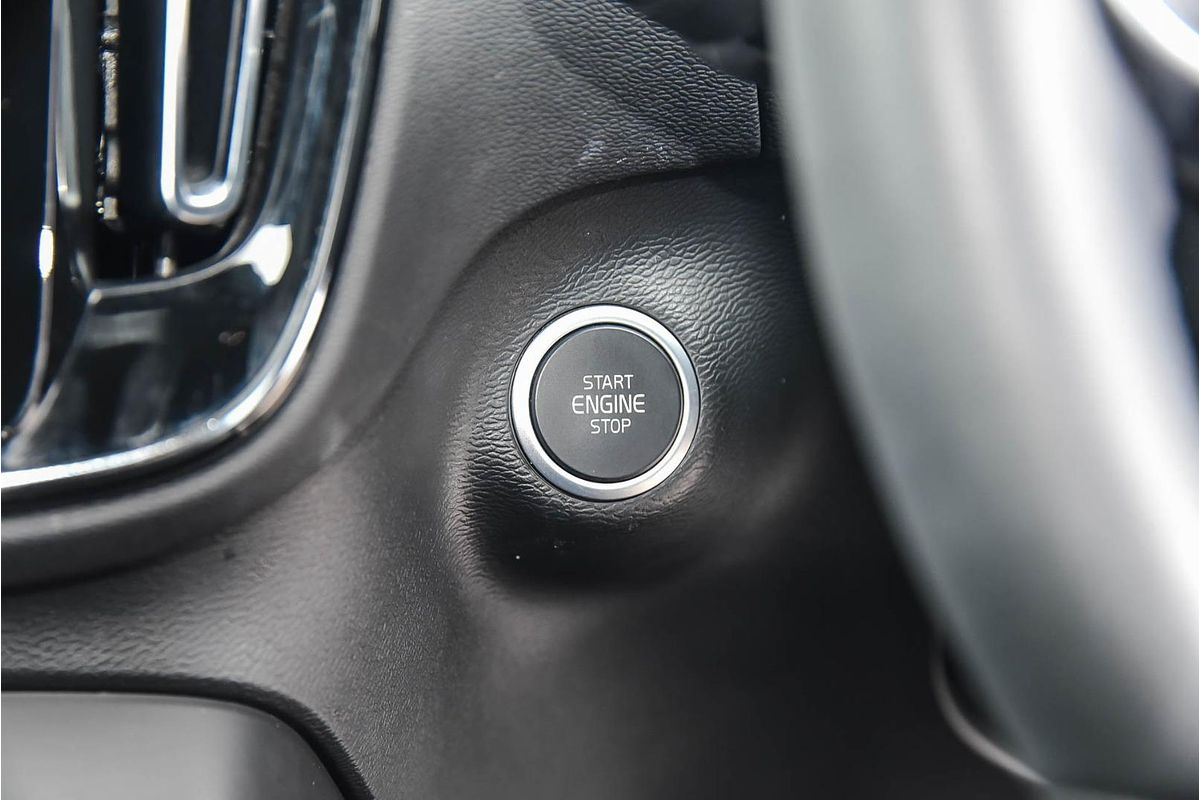 2022 Volvo XC40 T5 R-Design