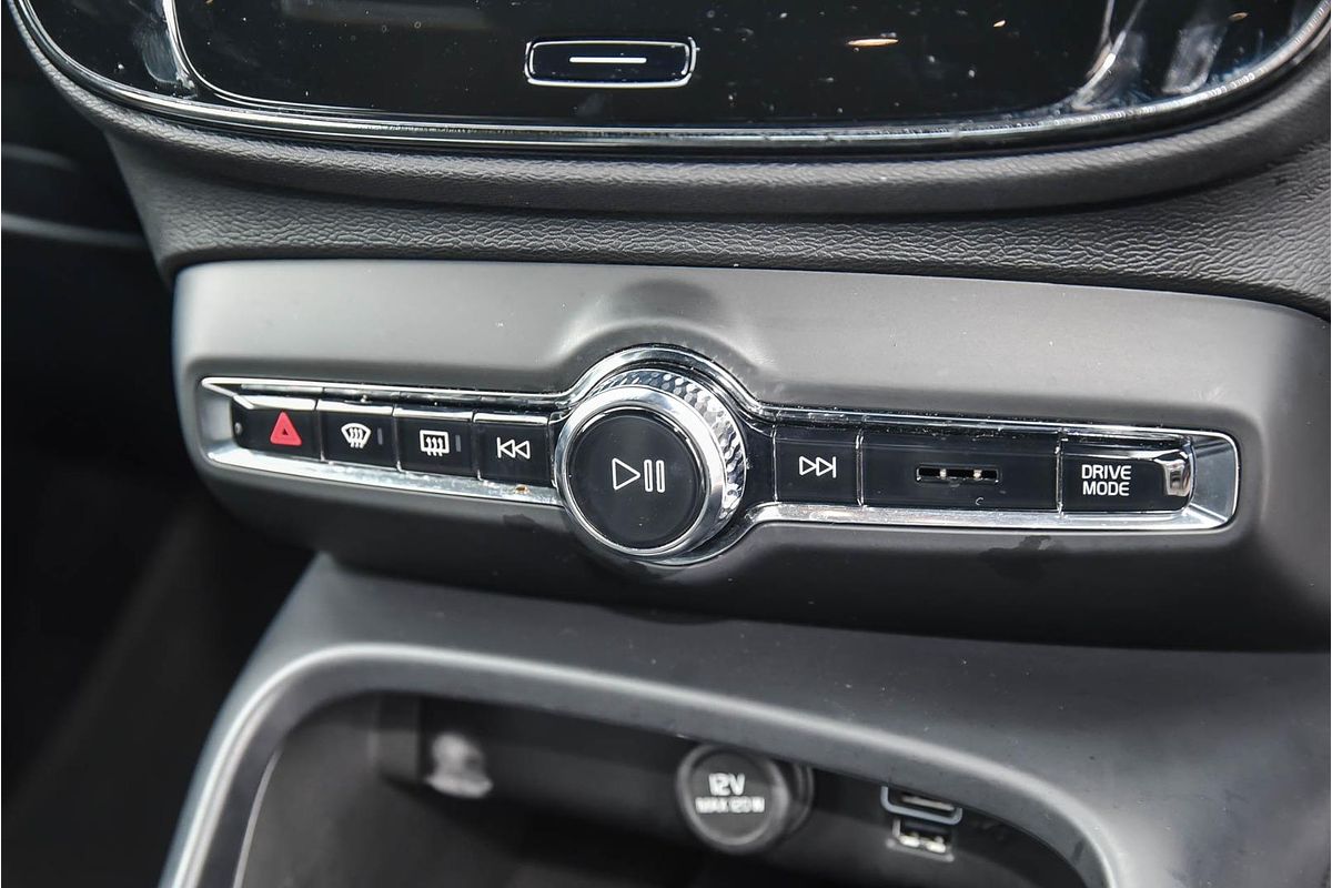 2022 Volvo XC40 T5 R-Design