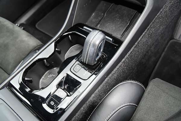 2022 Volvo XC40 T5 R-Design