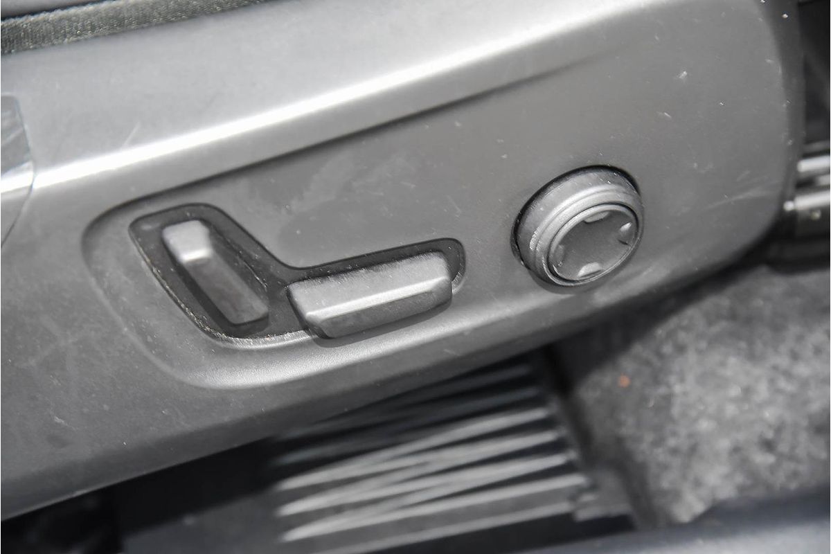 2022 Volvo XC40 T5 R-Design