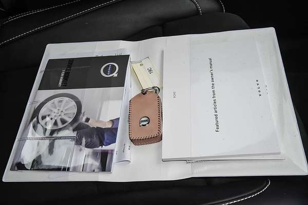 2022 Volvo XC40 T5 R-Design