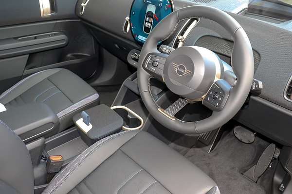 2025 MINI Countryman C Classic U25