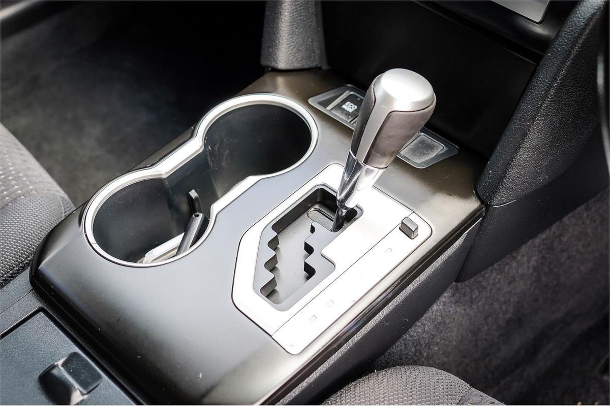 2015 Toyota Camry Atara S AVV50R