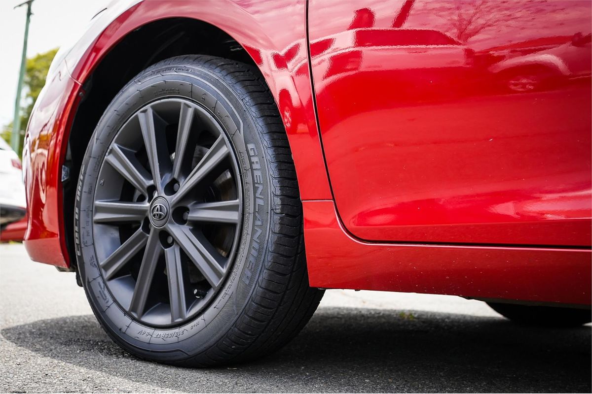 2015 Toyota Camry Atara S AVV50R