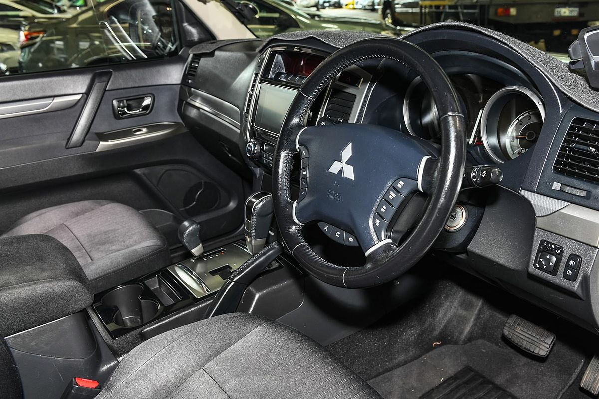 2016 Mitsubishi Pajero GLX NX