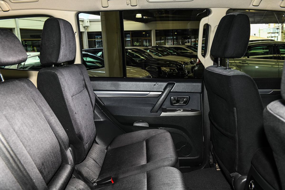 2016 Mitsubishi Pajero GLX NX