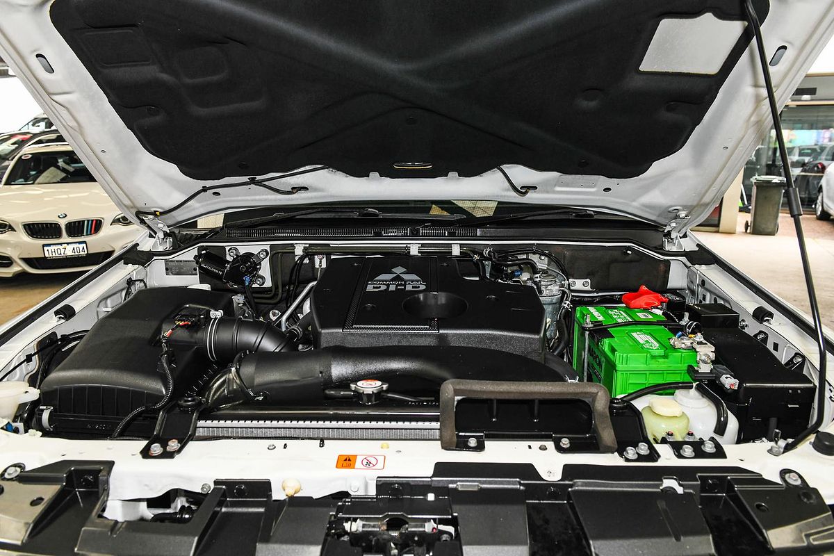 2016 Mitsubishi Pajero GLX NX