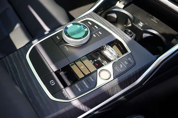 2025 BMW 3 Series 330i M Sport G21 LCI II