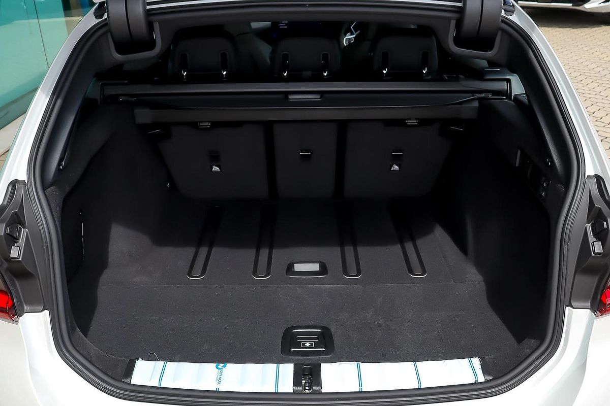 2025 BMW 3 Series 330i M Sport G21 LCI II