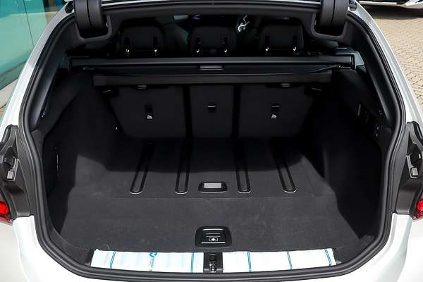 2025 BMW 3 Series 330i M Sport G21 LCI II