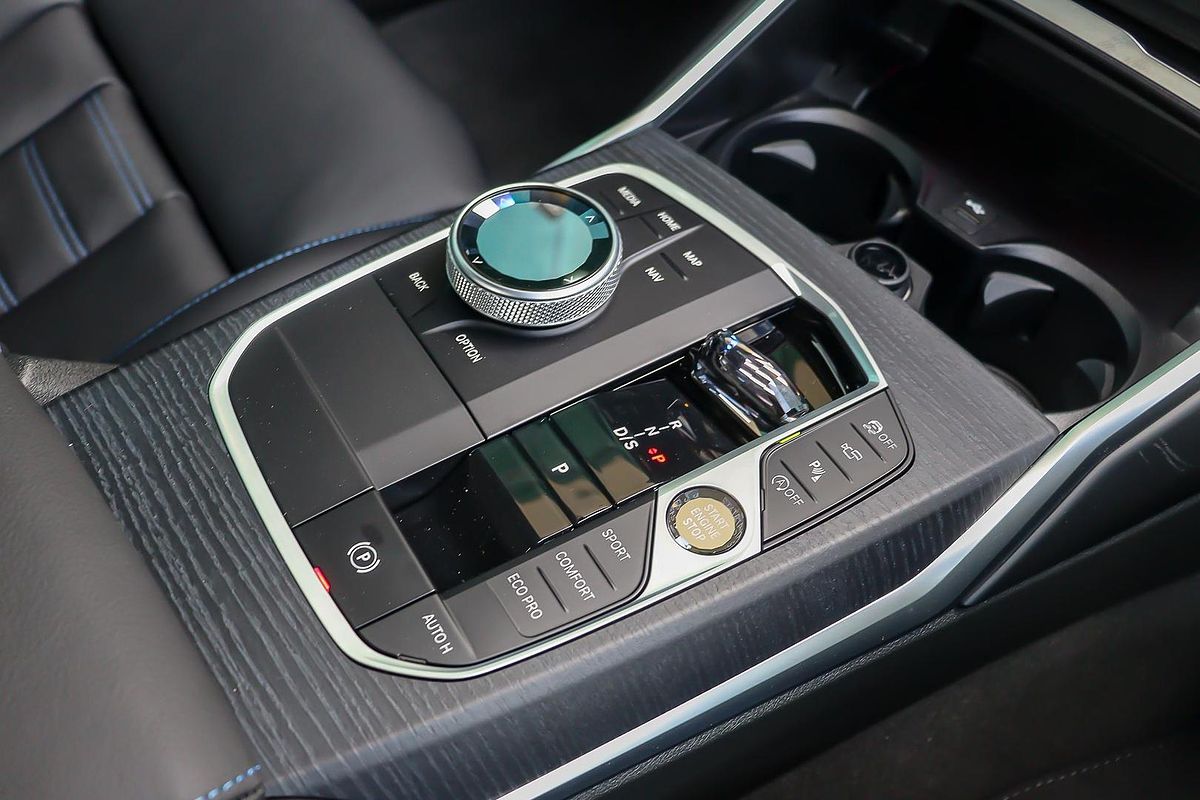 2025 BMW 3 Series 330i M Sport G21 LCI II