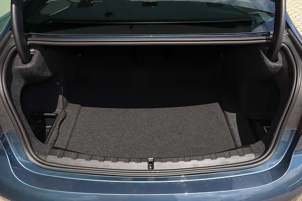 2025 BMW 3 Series 330i M Sport G21 LCI II