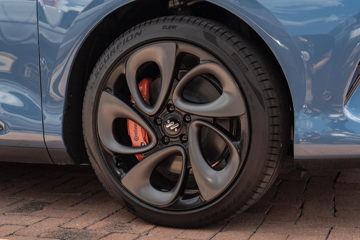 2025 MG IM6 Platinum S12L