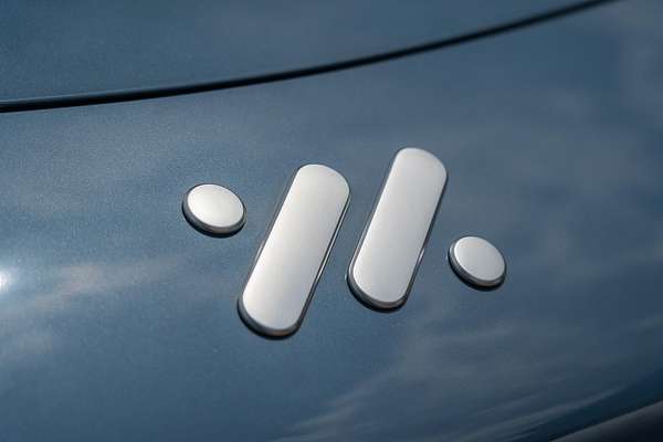 2025 MG IM6 Platinum S12L