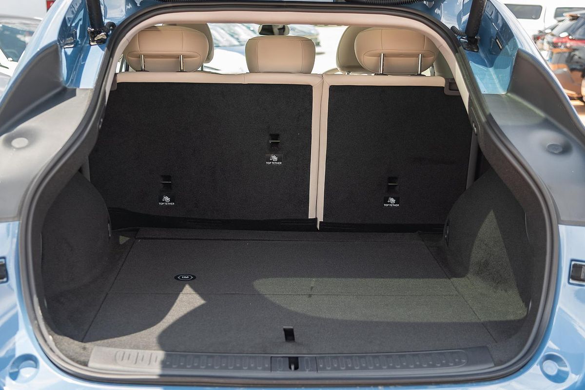 2025 MG IM6 Platinum S12L