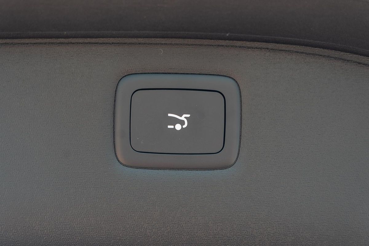 2025 MG IM6 Platinum S12L