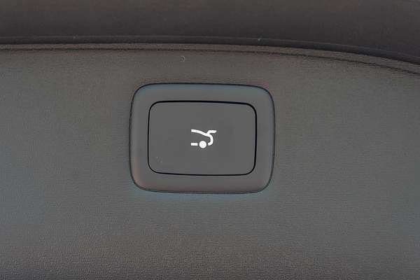 2025 MG IM6 Platinum S12L