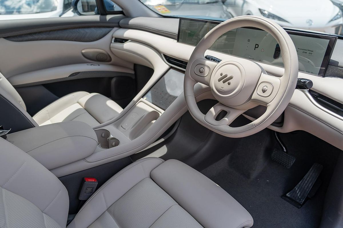 2025 MG IM6 Platinum S12L